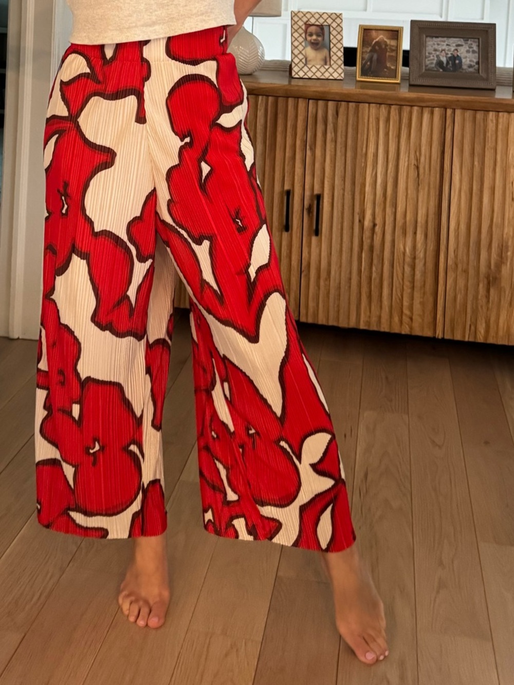 Wide leg cropped pants size medium